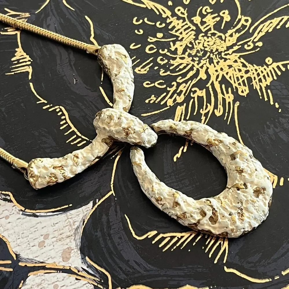 Vintage Golden Boho Pendant Necklace - Hammered Brutalist Style Painted White - Picture 3 of 7